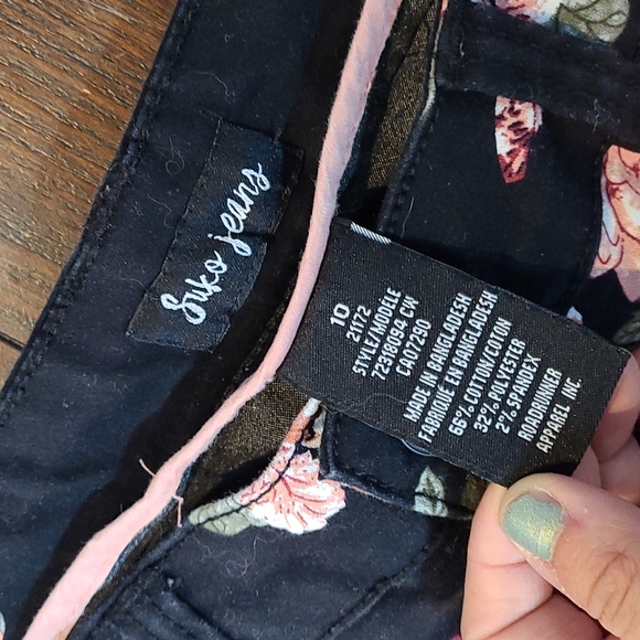 ✨️ Suko Floral Cropped Jeans - Picture 4 of 8